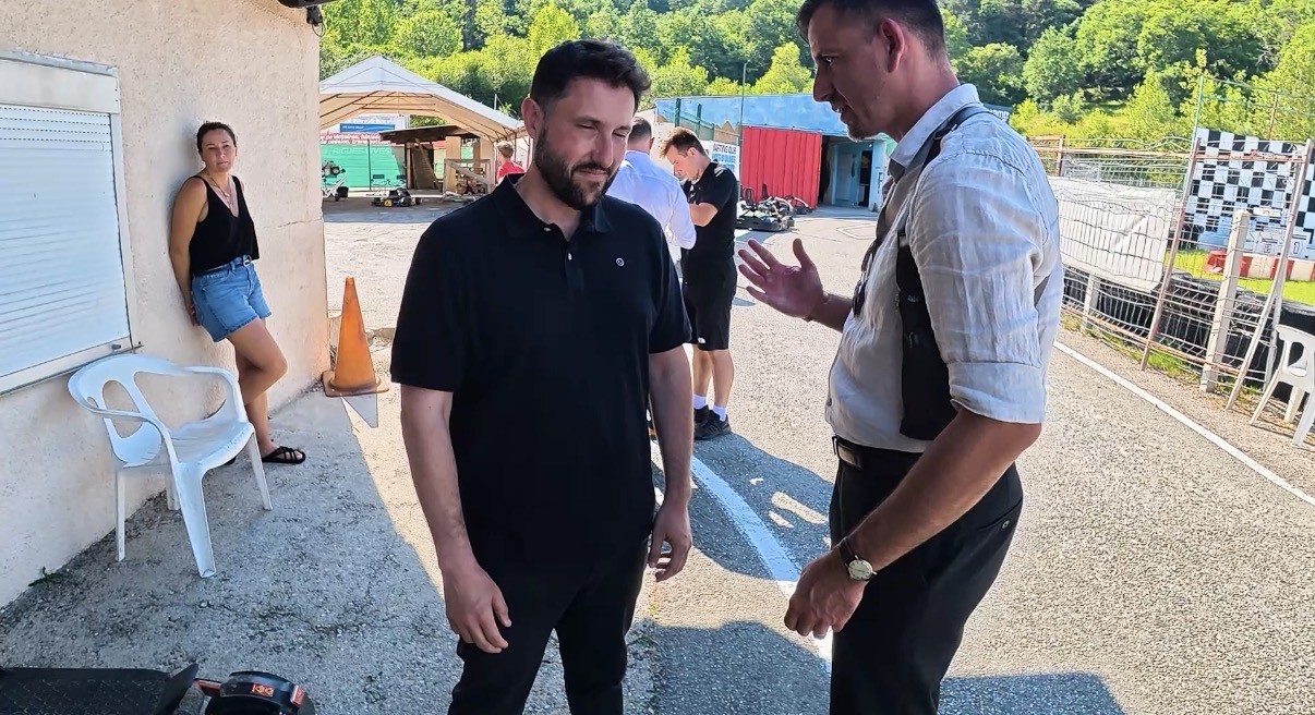 Jérémy Nouen avec Anthony Drevet · Intervention sur circuit de karting, dans le cadre de tests chronométrés.